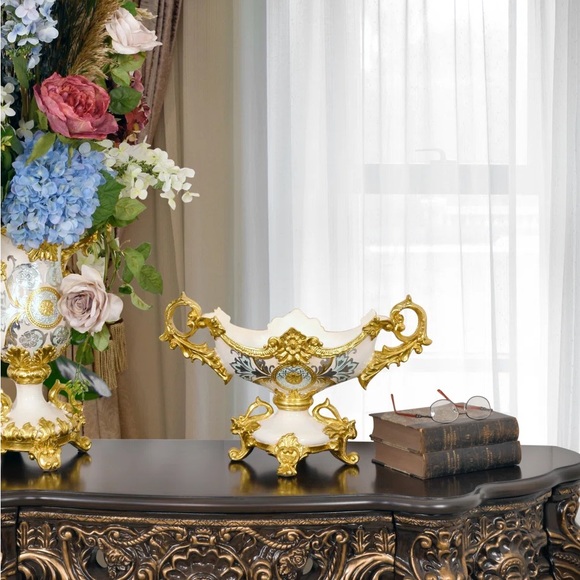 Eriq Crowned Table Vase - Picture 3 of 12